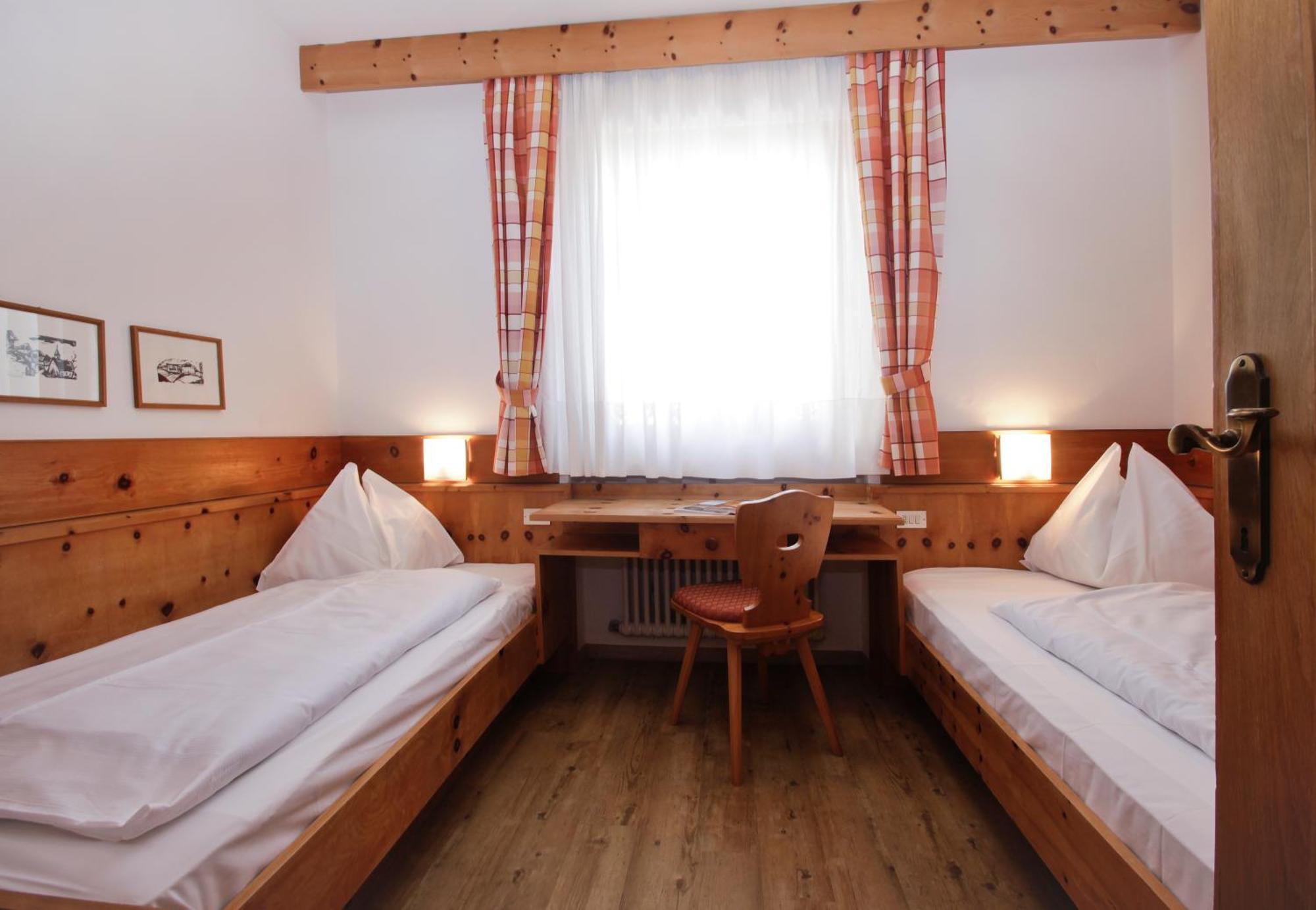 Ferienwohnungen St Hippolyt Mit Hallenbad Lagundo Ngoại thất bức ảnh