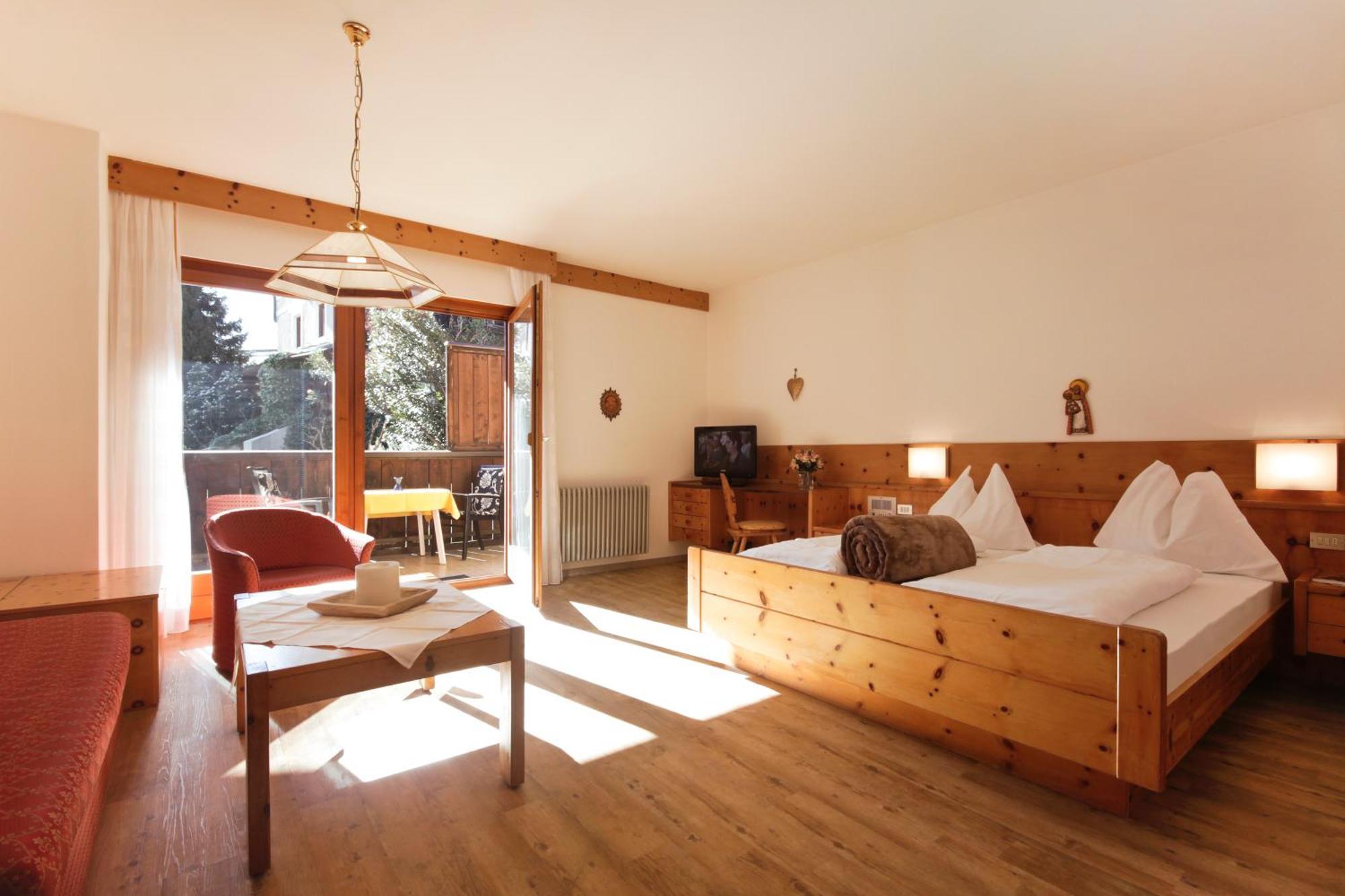 Ferienwohnungen St Hippolyt Mit Hallenbad Lagundo Ngoại thất bức ảnh